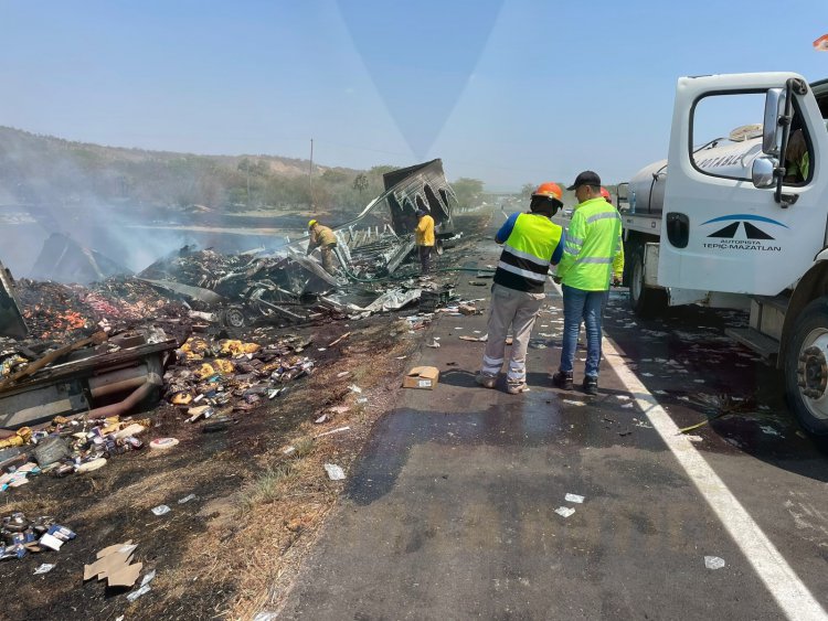 IBA REBASANDO LA AMBULANCIA, DEJA 4 PERSONAS SIN VIDA