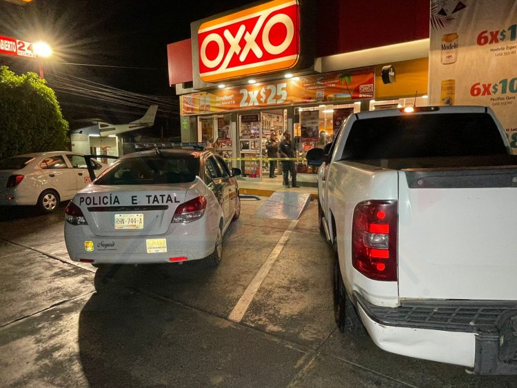 LE PEGAN AL OXXO DE CD DEL VALLE