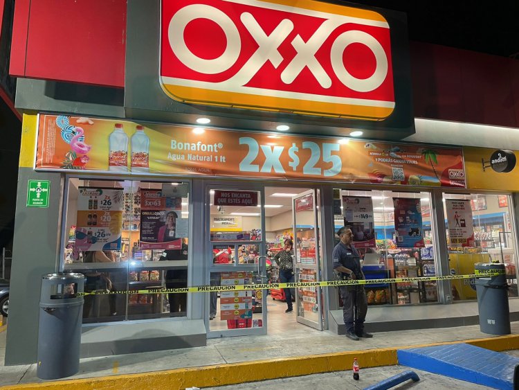 LE PEGAN AL OXXO DE CD DEL VALLE