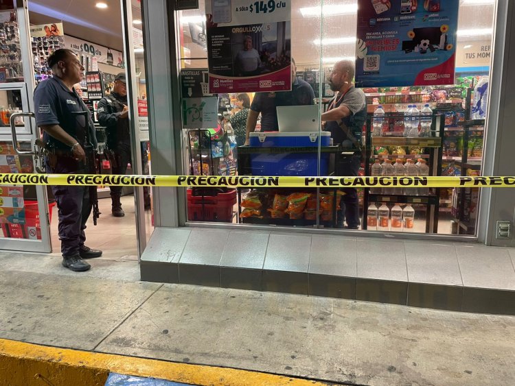 LE PEGAN AL OXXO DE CD DEL VALLE