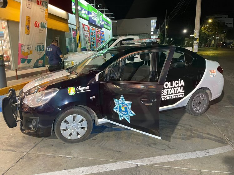 LE PEGAN AL OXXO DE CD DEL VALLE