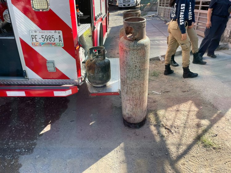 CASA SE REDUCE A CENIZAS TRAS INCENDIO