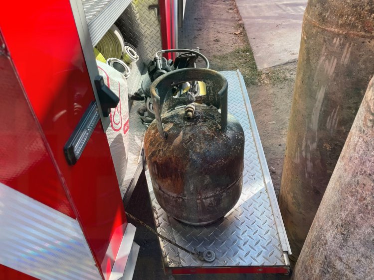 CASA SE REDUCE A CENIZAS TRAS INCENDIO