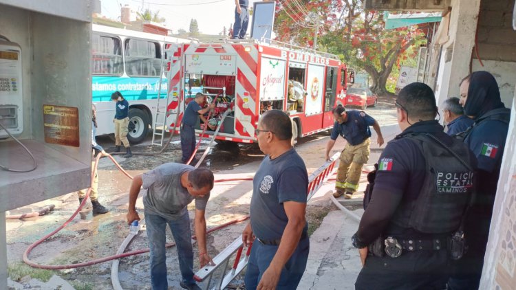 CASA SE REDUCE A CENIZAS TRAS INCENDIO