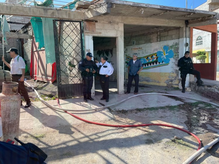 CASA SE REDUCE A CENIZAS TRAS INCENDIO