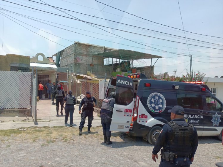 CON FRACTURA EN PIERNA IZQUIERDA AL CAER DE UNA ESCALERA