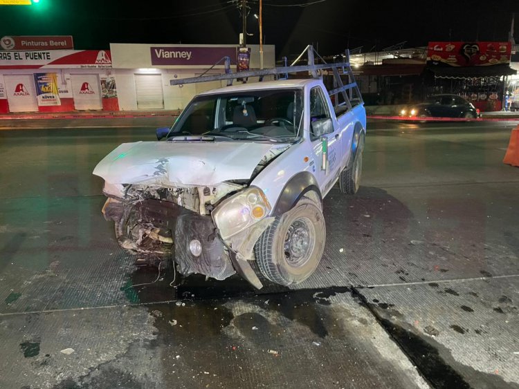 2 LESIONADOS EN FUERTE ACCIDENTE FRENTE A LA UAN