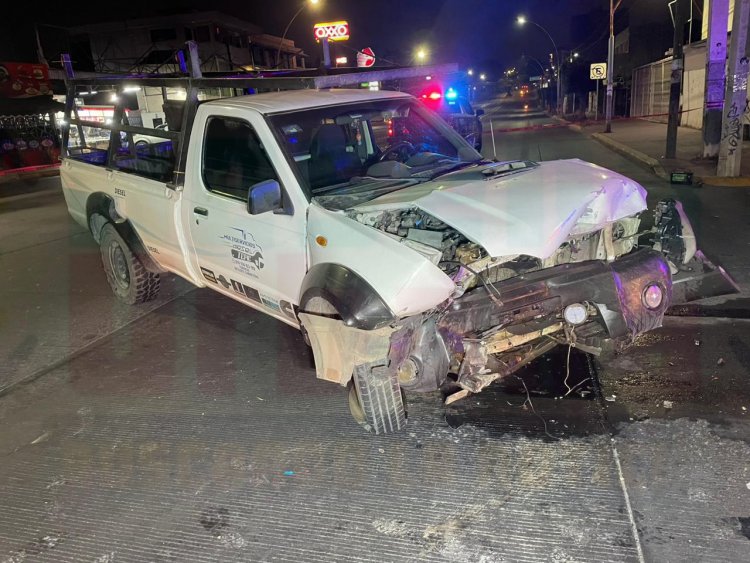 2 LESIONADOS EN FUERTE ACCIDENTE FRENTE A LA UAN