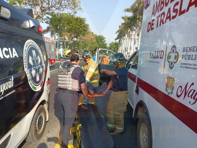 AMBULANCIA PROVOCA ACCIDENTE AL TRASLADAR A MUJER EMBARAZADA