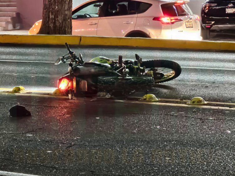 MOTOCICLISTA PIERDE LA VIDA AL IMPACTAR SEDAN, ERA POLICIA ESTATAL