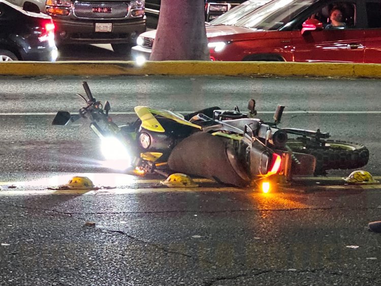 MOTOCICLISTA PIERDE LA VIDA AL IMPACTAR SEDAN, ERA POLICIA ESTATAL