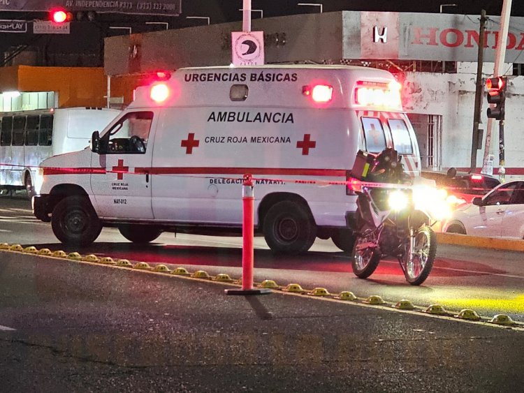MOTOCICLISTA PIERDE LA VIDA AL IMPACTAR SEDAN, ERA POLICIA ESTATAL