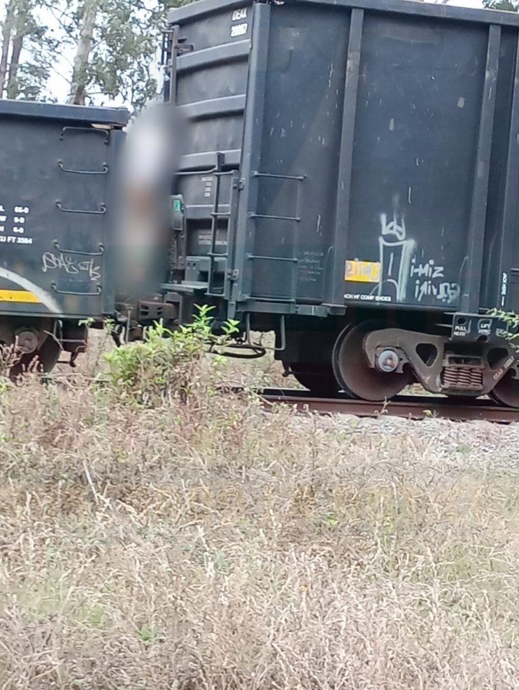 ASESINAN A MASCULINO Y LO DEJAN COLGADO DEL TREN