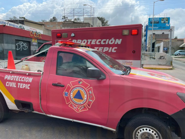 CORTO CIRCUITO CASI ACABA CON CAMIONETA